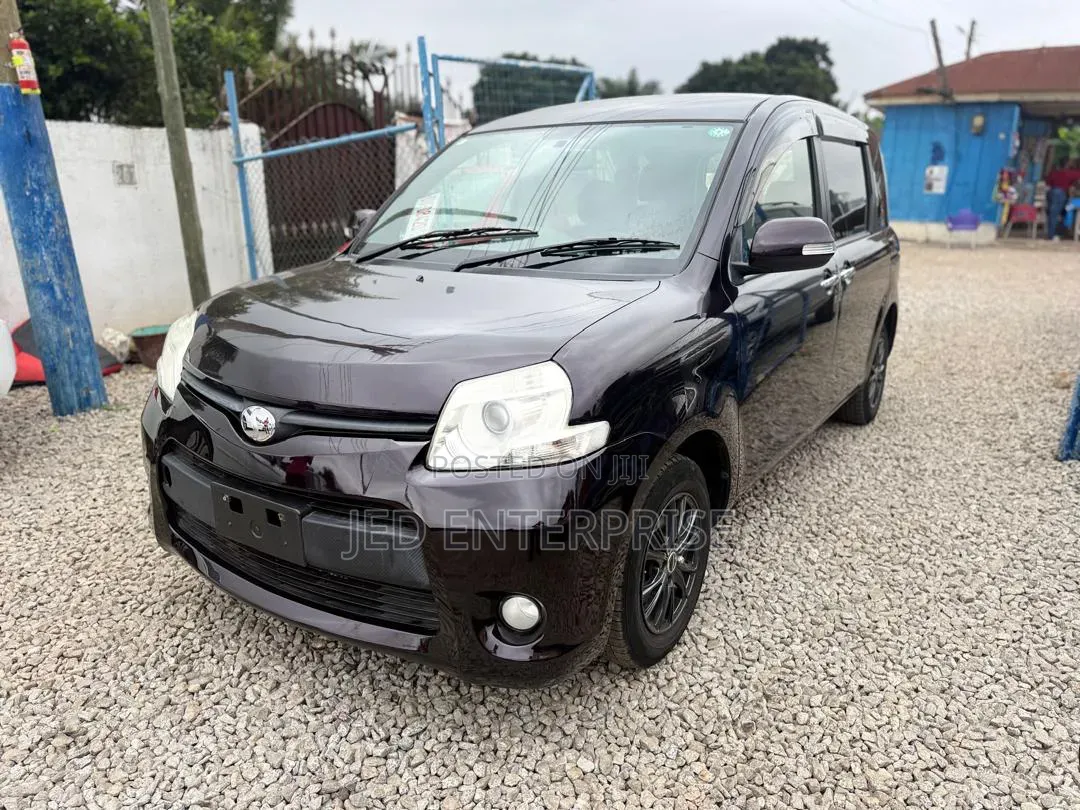 Toyota Sienta 2015 Burgundy