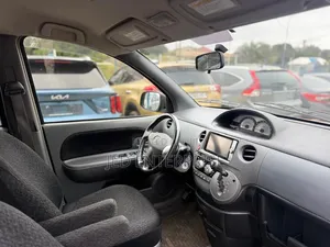 Toyota Sienta 2015 Burgundy