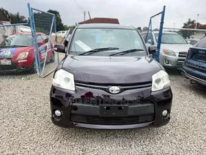 Toyota Sienta 2015 Burgundy