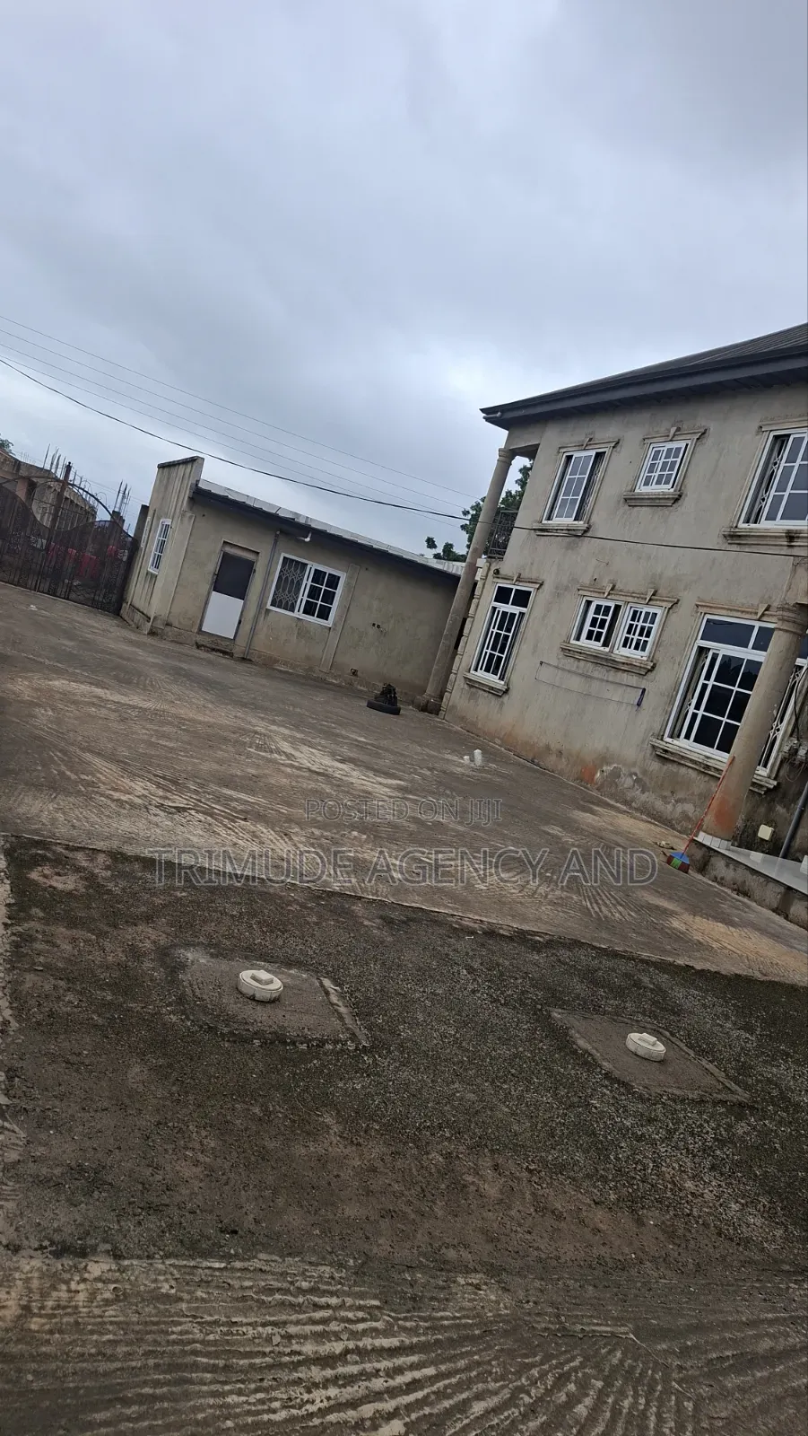 7bdrm House in Trimude Agency And, Kumasi Metropolitan for sale