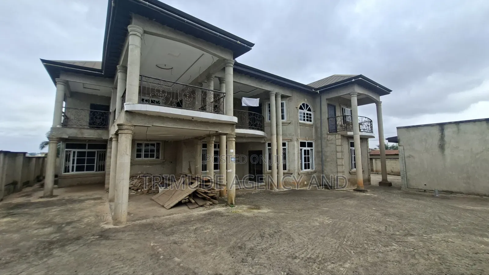 7bdrm House in Trimude Agency And, Kumasi Metropolitan for sale