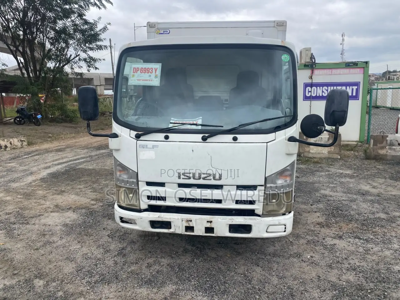 Neat ISUZU Freezer Truck 2010