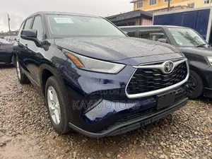 Toyota Highlander LE 2022 Blue