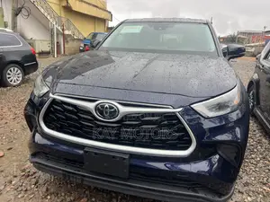 Toyota Highlander LE 2022 Blue