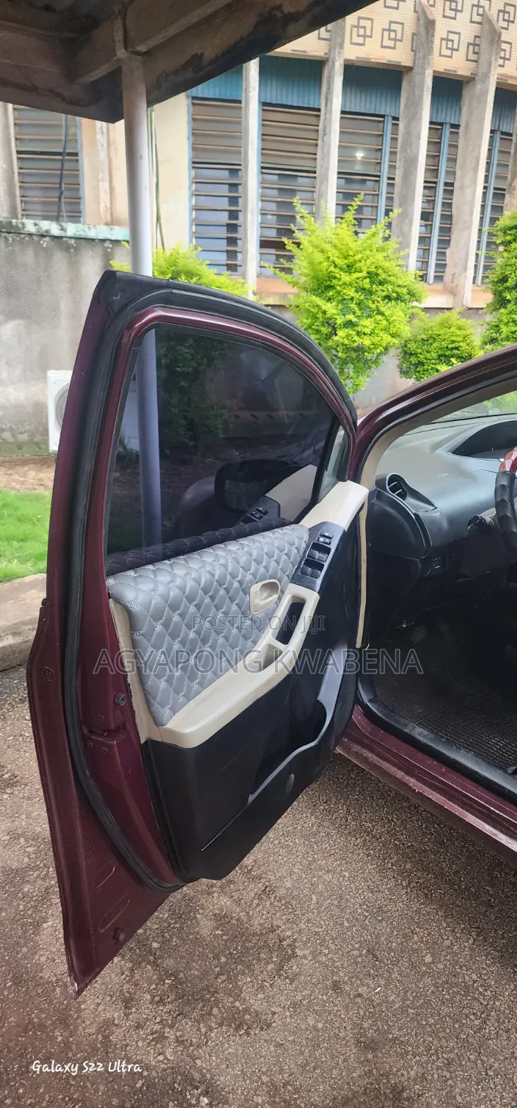 Toyota Vitz 1.3 AWD 3dr 2010 Burgundy