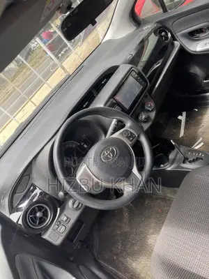 Toyota Vitz 1.3 FWD 5dr 2015 Blue