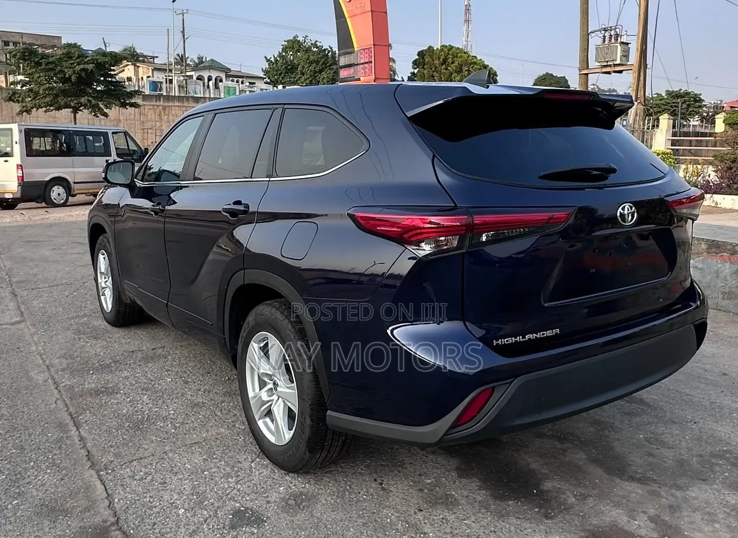 Toyota Highlander LE 2022 Blue
