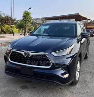 Toyota Highlander LE 2022 Blue