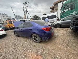 Toyota Corolla SE (1.8L 4cyl 2A) 2019 Blue