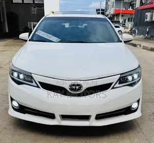 Toyota Camry SE 4dr Sedan (2.5L 4cyl 6A) 2014 White