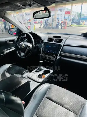 Toyota Camry SE 4dr Sedan (2.5L 4cyl 6A) 2014 White