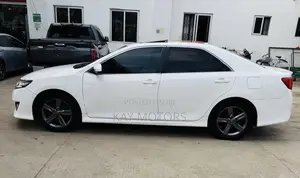 Toyota Camry SE 4dr Sedan (2.5L 4cyl 6A) 2014 White