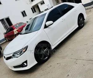 Toyota Camry SE 4dr Sedan (2.5L 4cyl 6A) 2014 White
