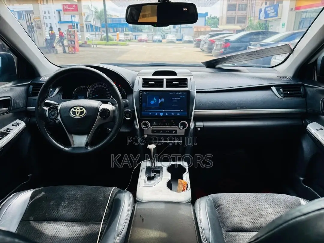 Toyota Camry SE 4dr Sedan (2.5L 4cyl 6A) 2014 White