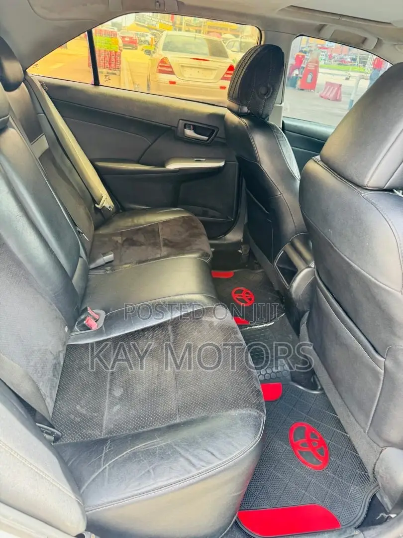 Toyota Camry SE 4dr Sedan (2.5L 4cyl 6A) 2014 White