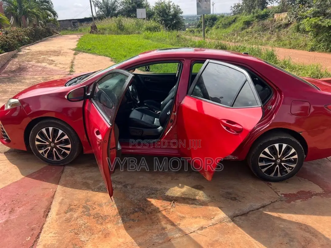 Toyota Corolla XSE (1.8L 4cyl 2A) 2018 Red