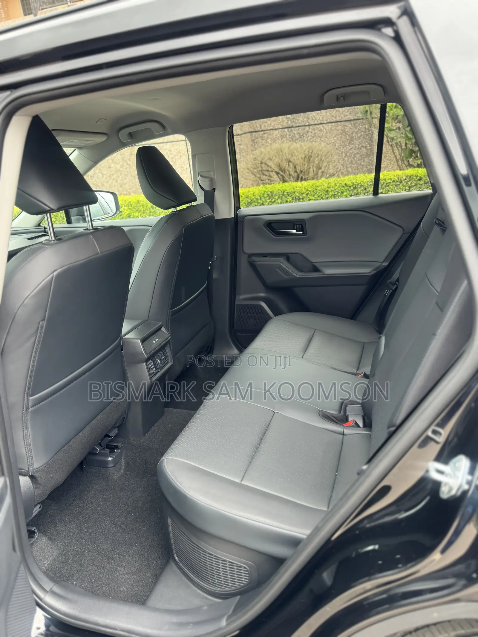 Toyota RAV4 XLE Premium 2026 Black