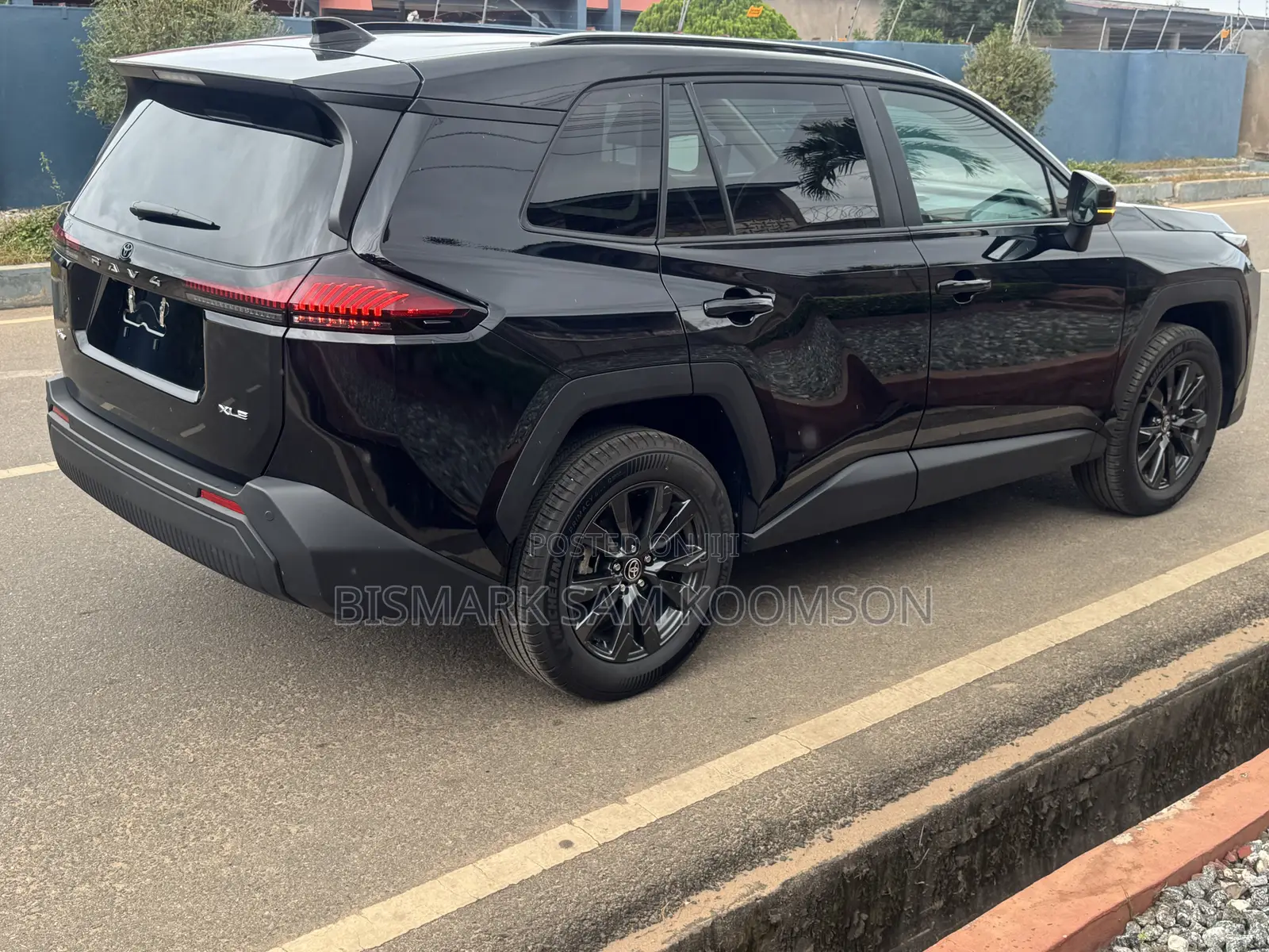 Toyota RAV4 XLE Premium 2026 Black