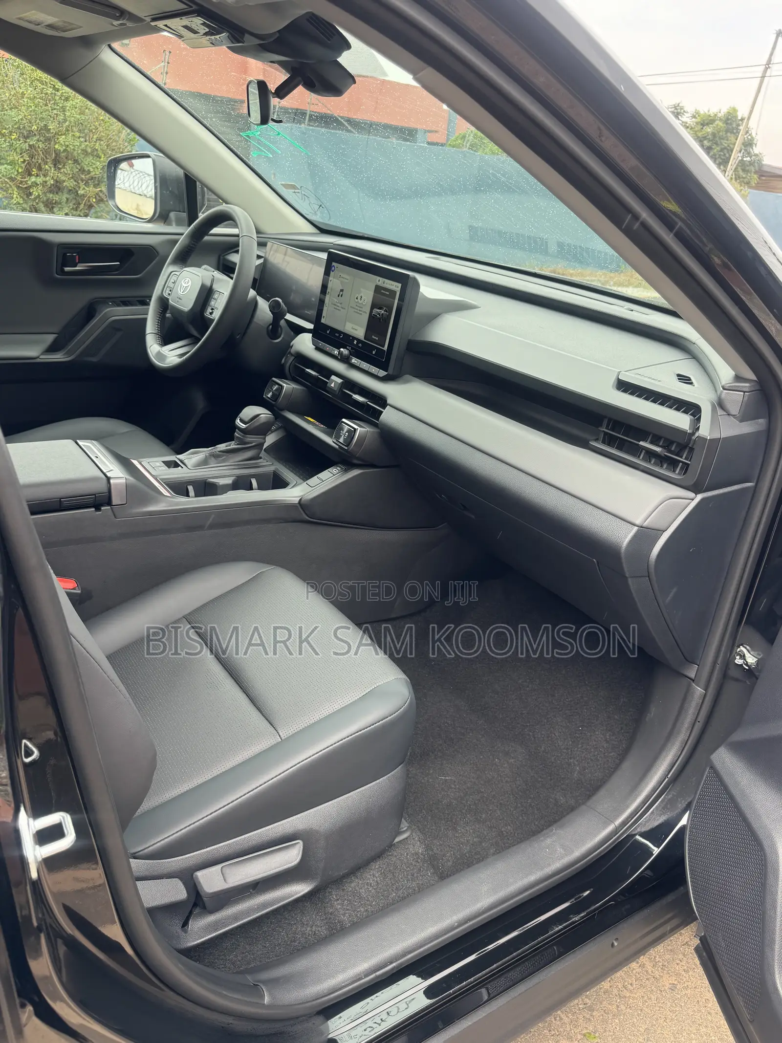 Toyota RAV4 XLE Premium 2026 Black