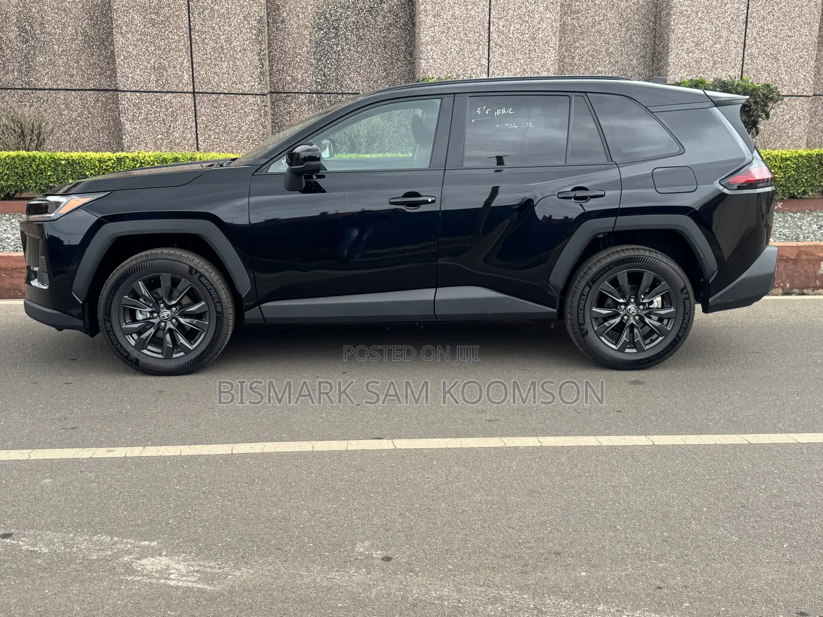 Toyota RAV4 XLE Premium 2026 Black