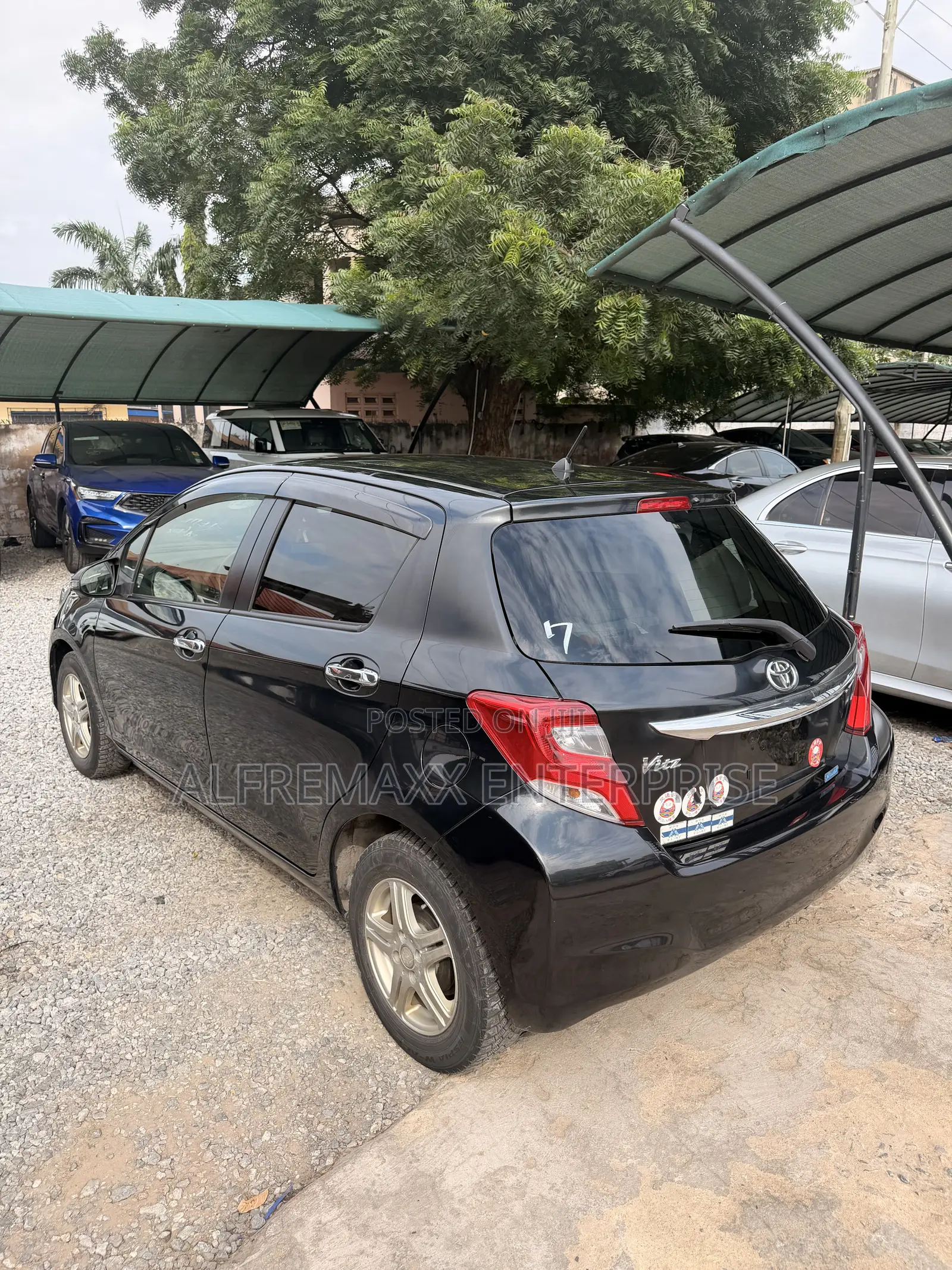 Toyota Vitz 1.5 FWD 5dr 2016 Black