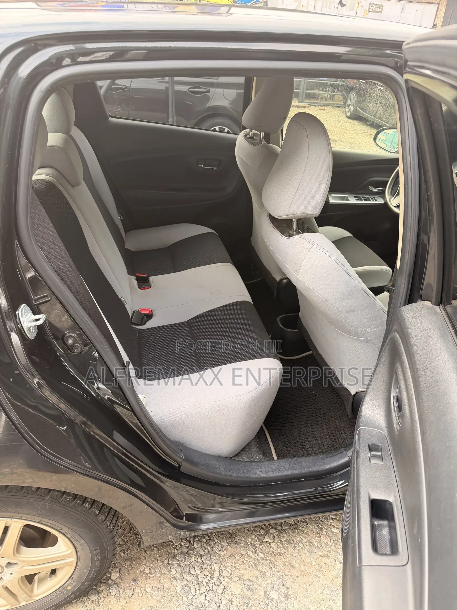 Toyota Vitz 1.5 FWD 5dr 2016 Black