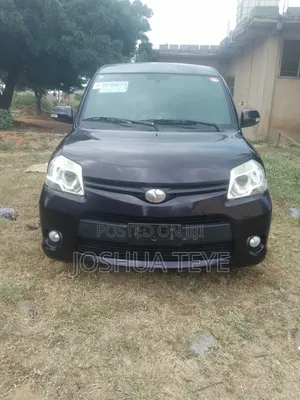Toyota Sienta 1.5 AWD 2015 Purple