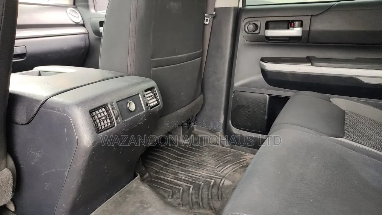 Toyota Tundra Limited 5.7L V8 4x2 CrewMax 5.6 ft. box 145.7 in. WB 2017