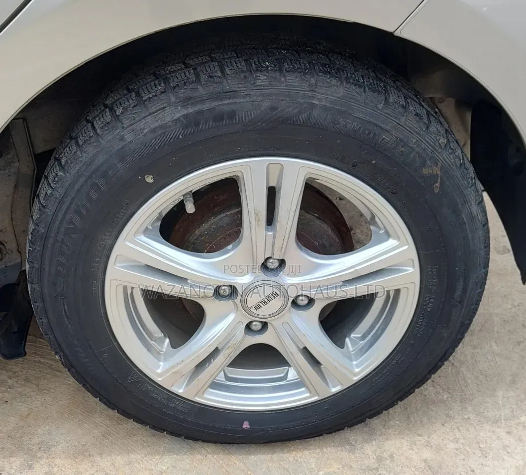 Toyota Vitz 1.3 AWD 5dr 2014 Silver