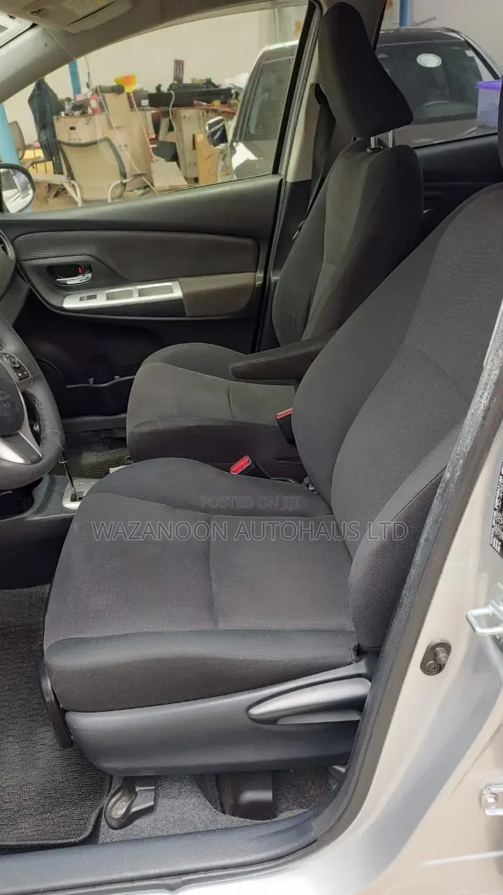 Toyota Vitz 1.3 AWD 5dr 2014 Silver