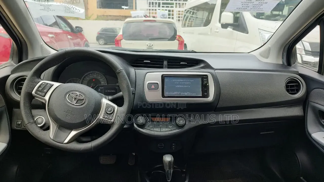 Toyota Vitz 1.3 AWD 5dr 2014 Silver