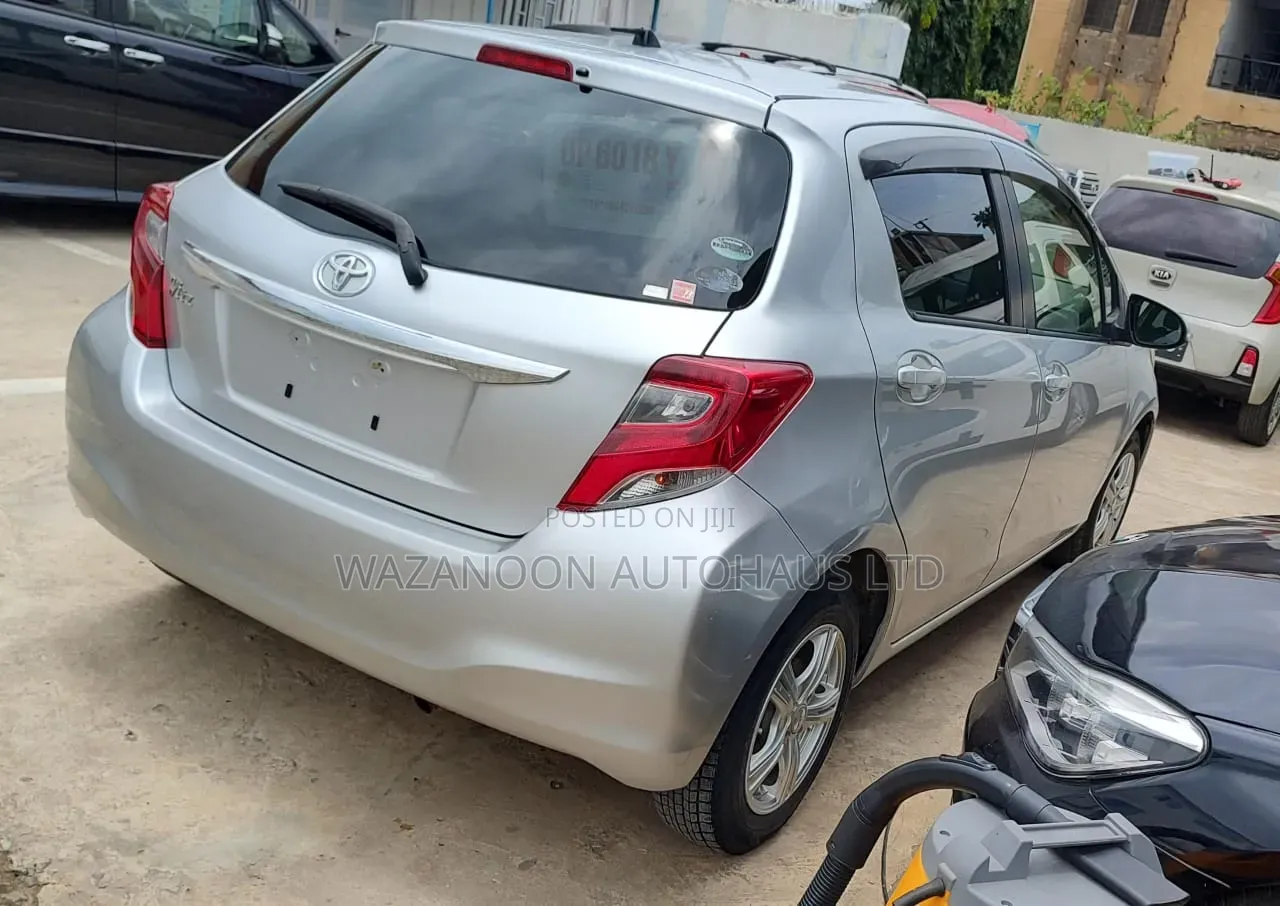 Toyota Vitz 1.3 AWD 5dr 2014 Silver