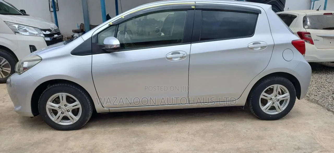Toyota Vitz 1.3 AWD 5dr 2014 Silver