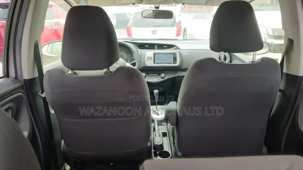 Toyota Vitz 1.3 AWD 5dr 2014 Silver