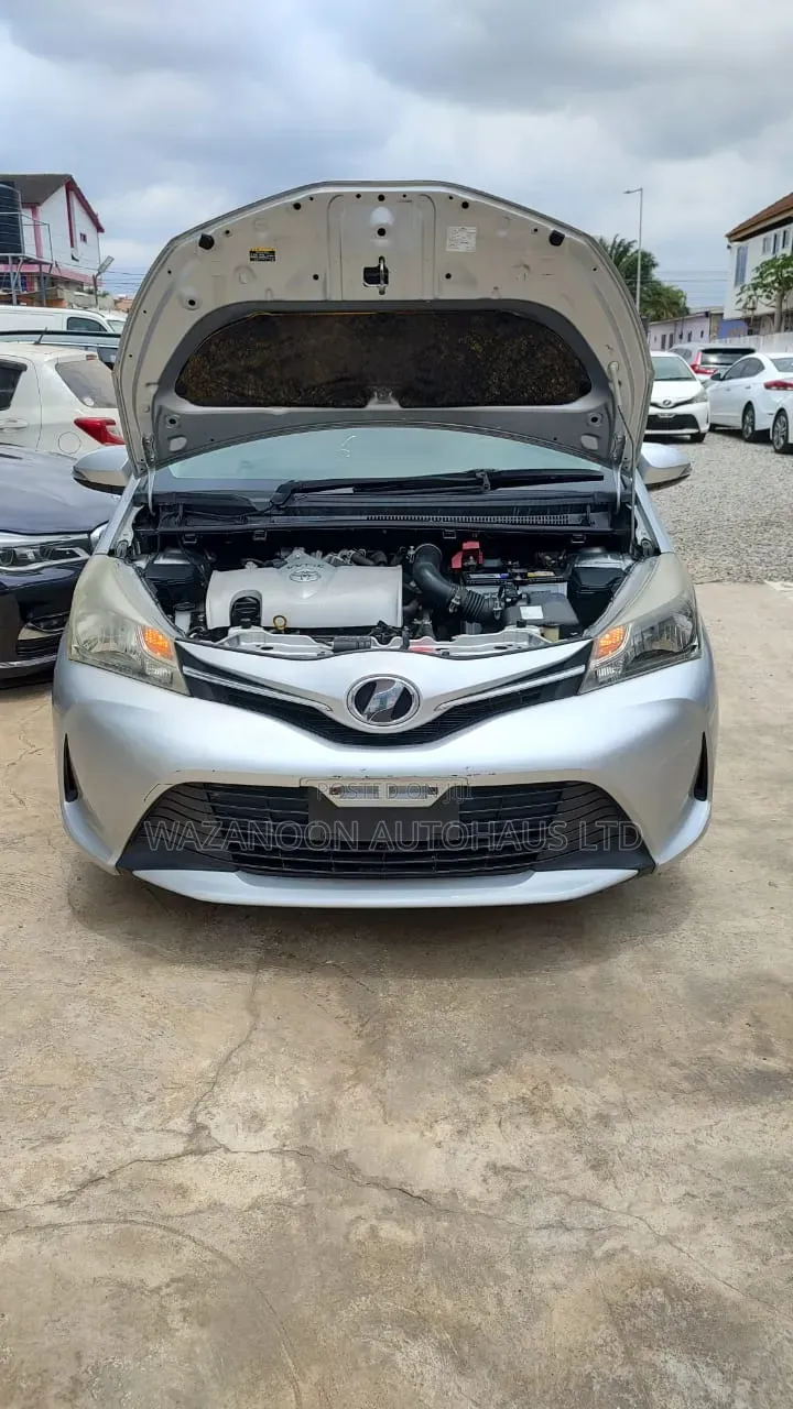 Toyota Vitz 1.3 AWD 5dr 2014 Silver
