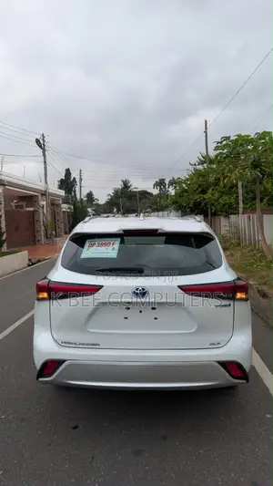 Toyota Highlander LE 2022 White