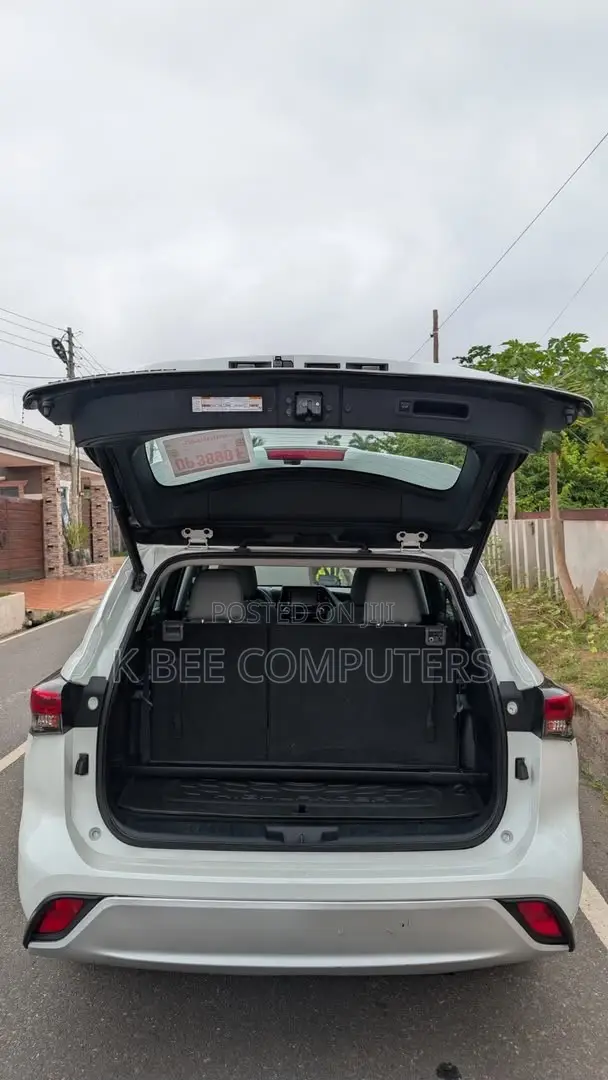 Toyota Highlander LE 2022 White