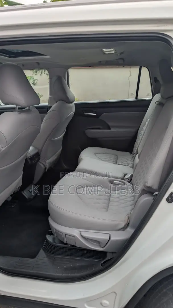 Toyota Highlander LE 2022 White