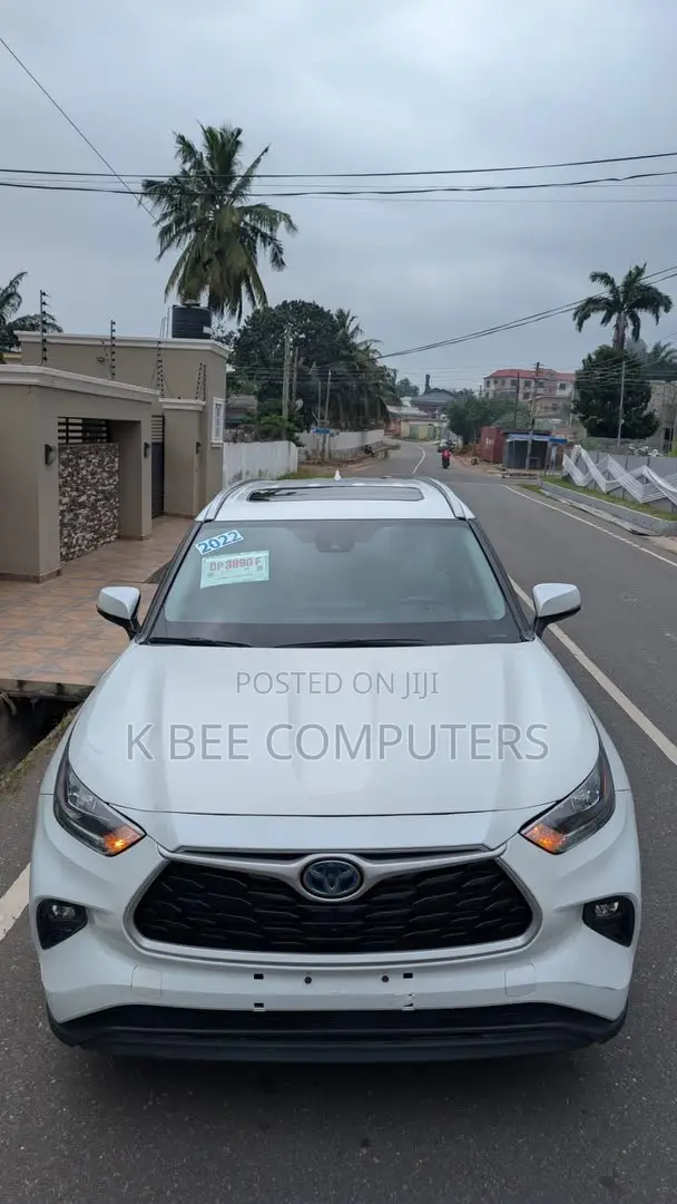 Toyota Highlander LE 2022 White