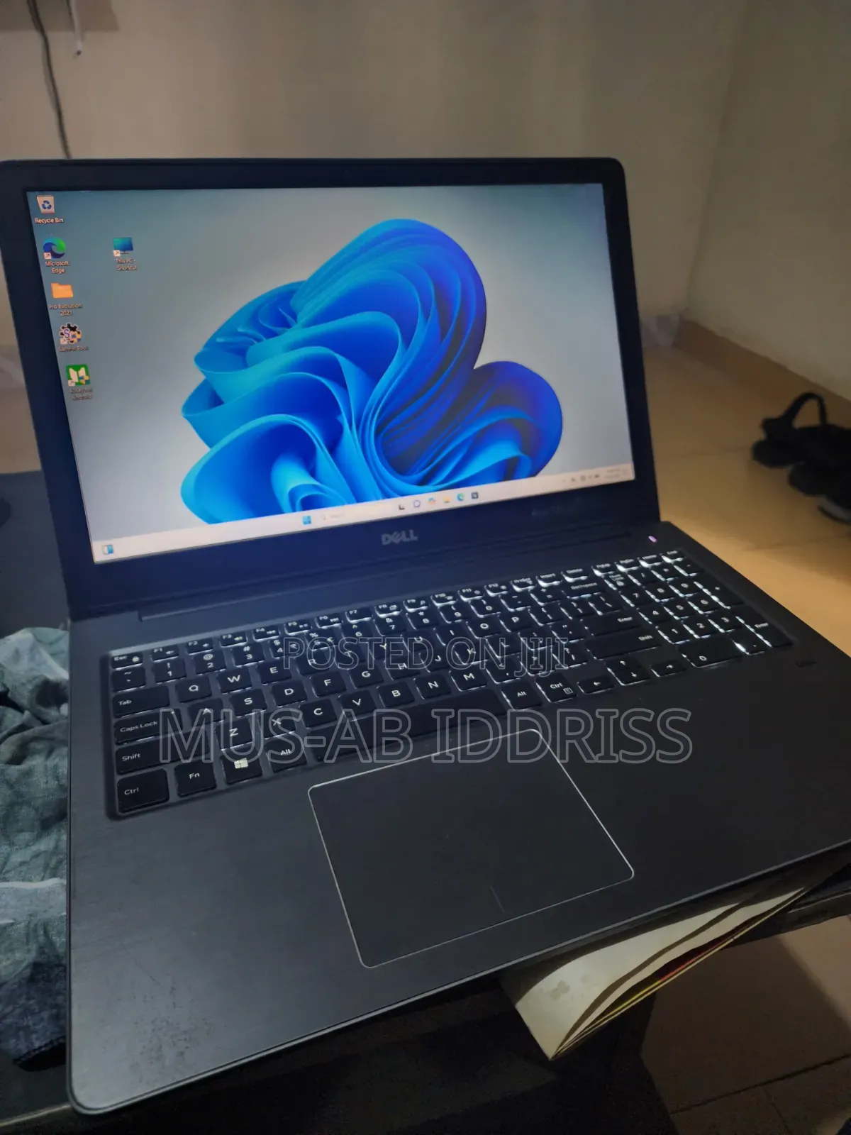 Laptop Dell Vostro 15 5568 12GB Intel Core i5 HDD+SSD 128GB