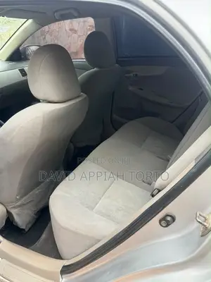 Toyota Corolla LE 4dr Sedan (1.8L 4cyl 4A) 2010 Silver