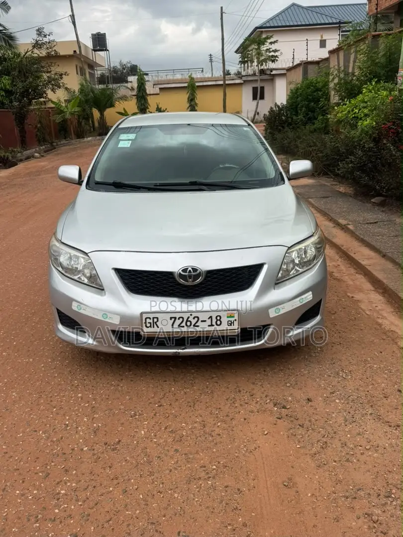 Toyota Corolla LE 4dr Sedan (1.8L 4cyl 4A) 2010 Silver