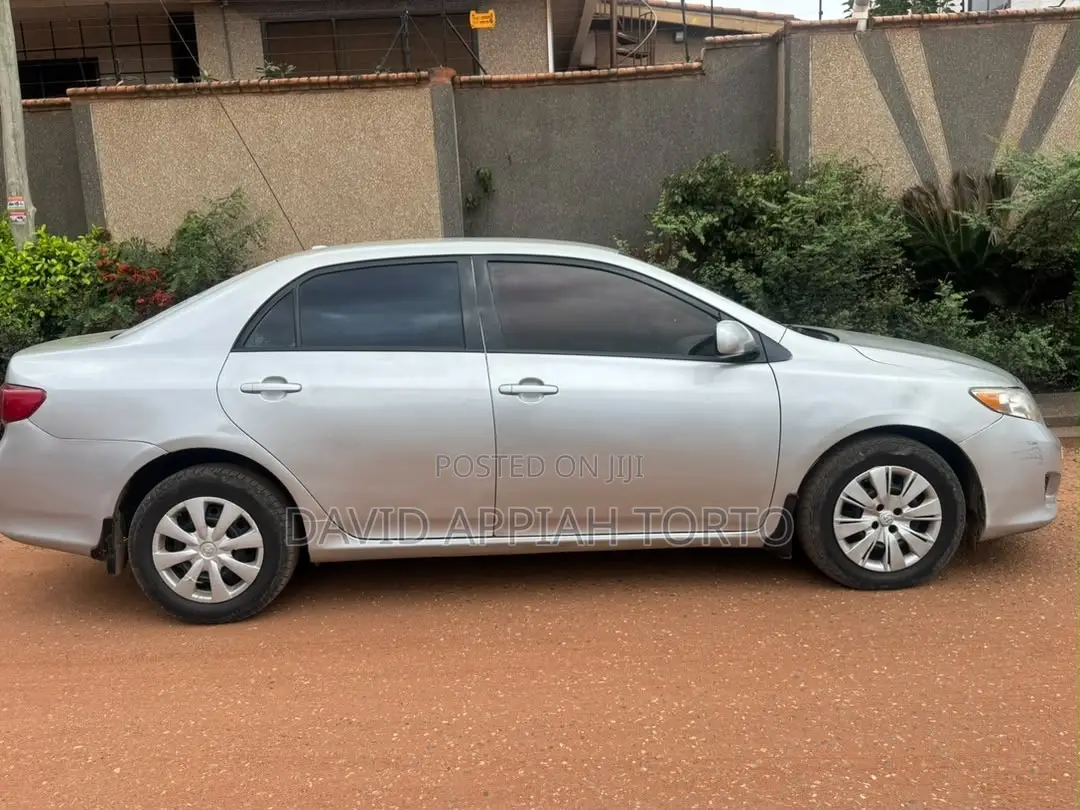 Toyota Corolla LE 4dr Sedan (1.8L 4cyl 4A) 2010 Silver