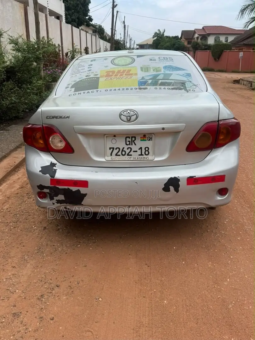 Toyota Corolla LE 4dr Sedan (1.8L 4cyl 4A) 2010 Silver