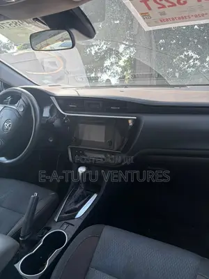 Toyota Corolla LE (1.8L 4cyl 2A) 2018 White