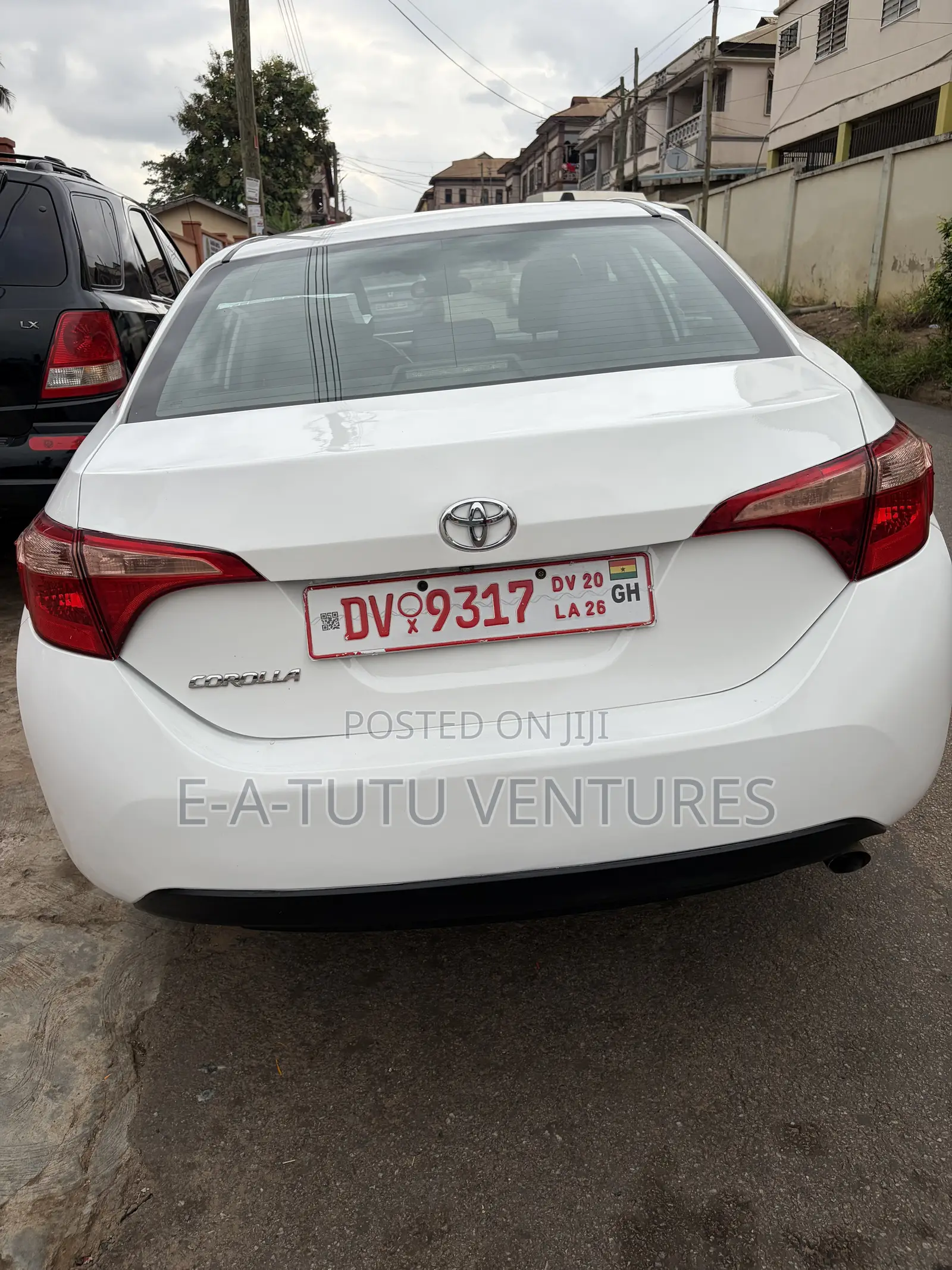 Toyota Corolla LE (1.8L 4cyl 2A) 2018 White
