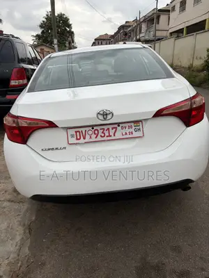 Toyota Corolla LE (1.8L 4cyl 2A) 2018 White