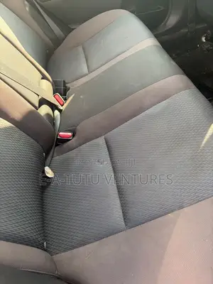 Toyota Corolla LE (1.8L 4cyl 2A) 2018 White