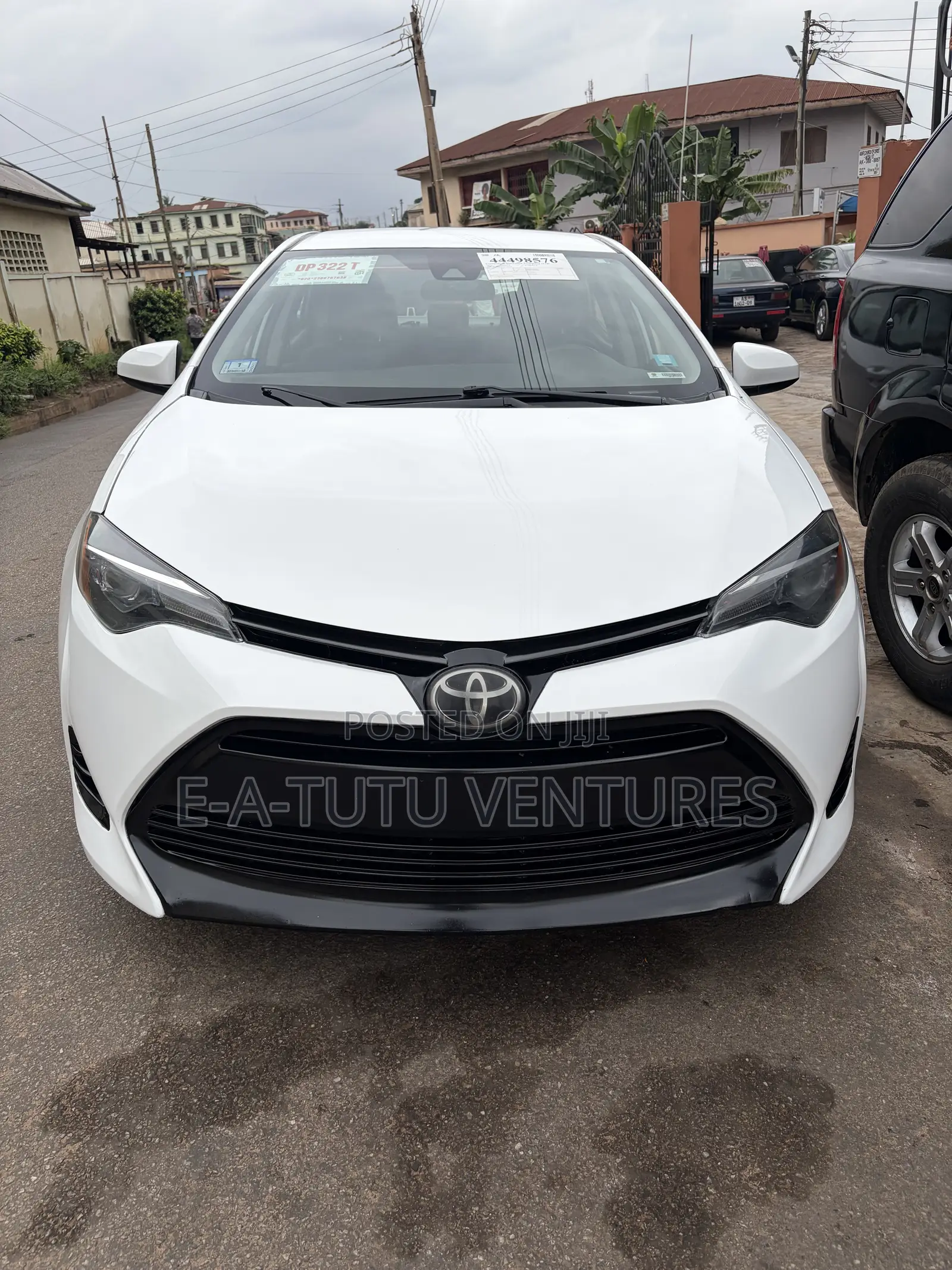Toyota Corolla LE (1.8L 4cyl 2A) 2018 White