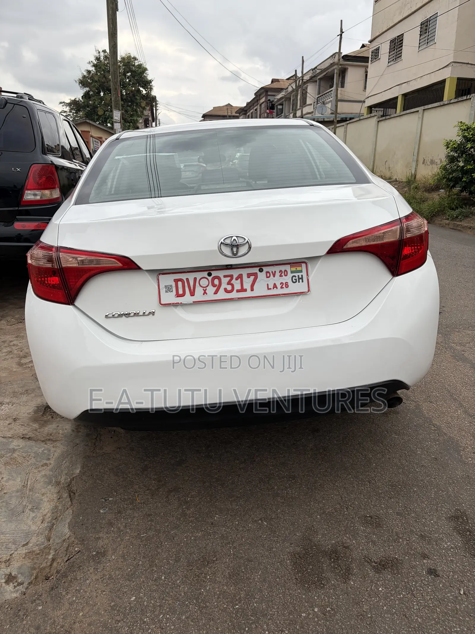 Toyota Corolla LE (1.8L 4cyl 2A) 2018 White